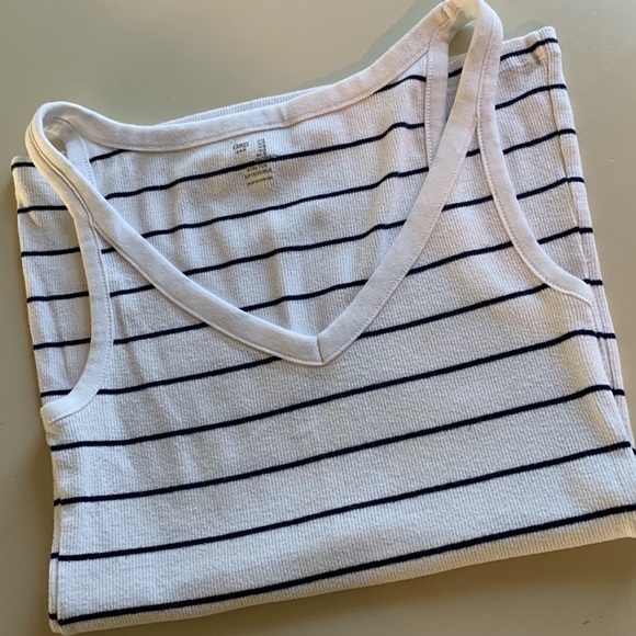 GAP/Old Navy Assorted Tanks - Picture 4 of 7